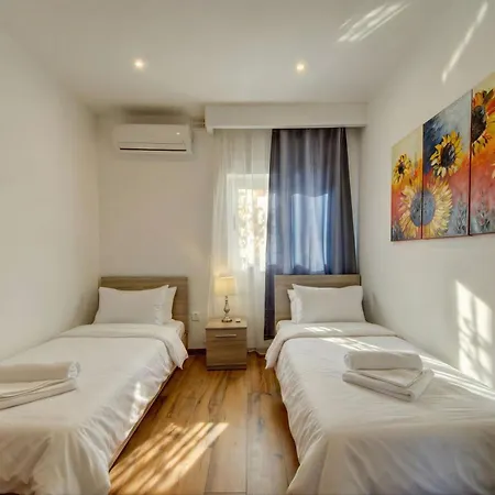 Tigne Seafront & Jacuzzi Apartman