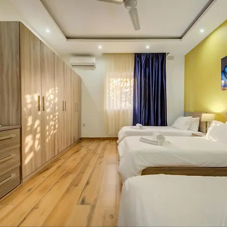Tigne Seafront & Jacuzzi Sliema