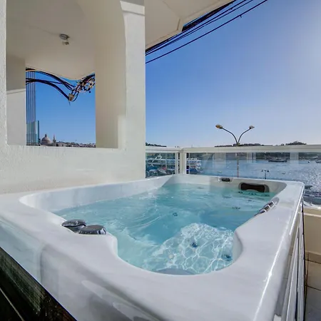 Tigne Seafront & Jacuzzi Apartman