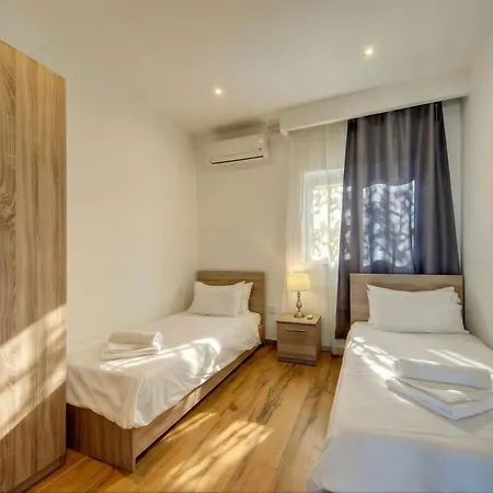 Tigne Seafront & Jacuzzi Apartman Sliema