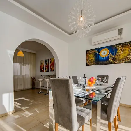 Tigne Seafront & Jacuzzi Apartman Sliema