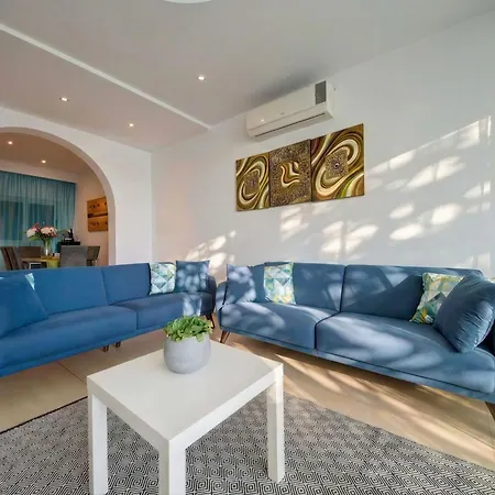 Tigne Seafront & Jacuzzi Apartman Sliema