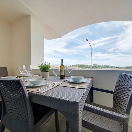 Tigne Seafront & Jacuzzi Apartman Sliema