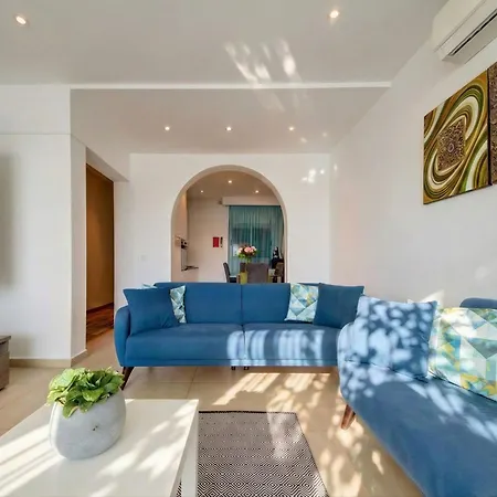 Tigne Seafront & Jacuzzi Sliema