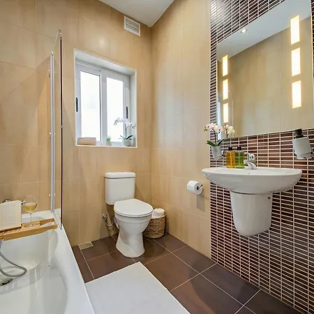 Tigne Seafront & Jacuzzi Apartman Sliema